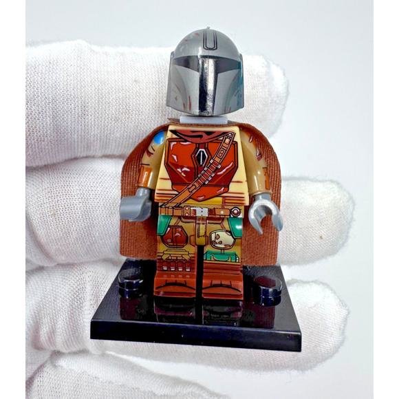 Mandalorian Din Djarin LEGO Minifigure Star Wars with Base EUC - Picture 9 of 10